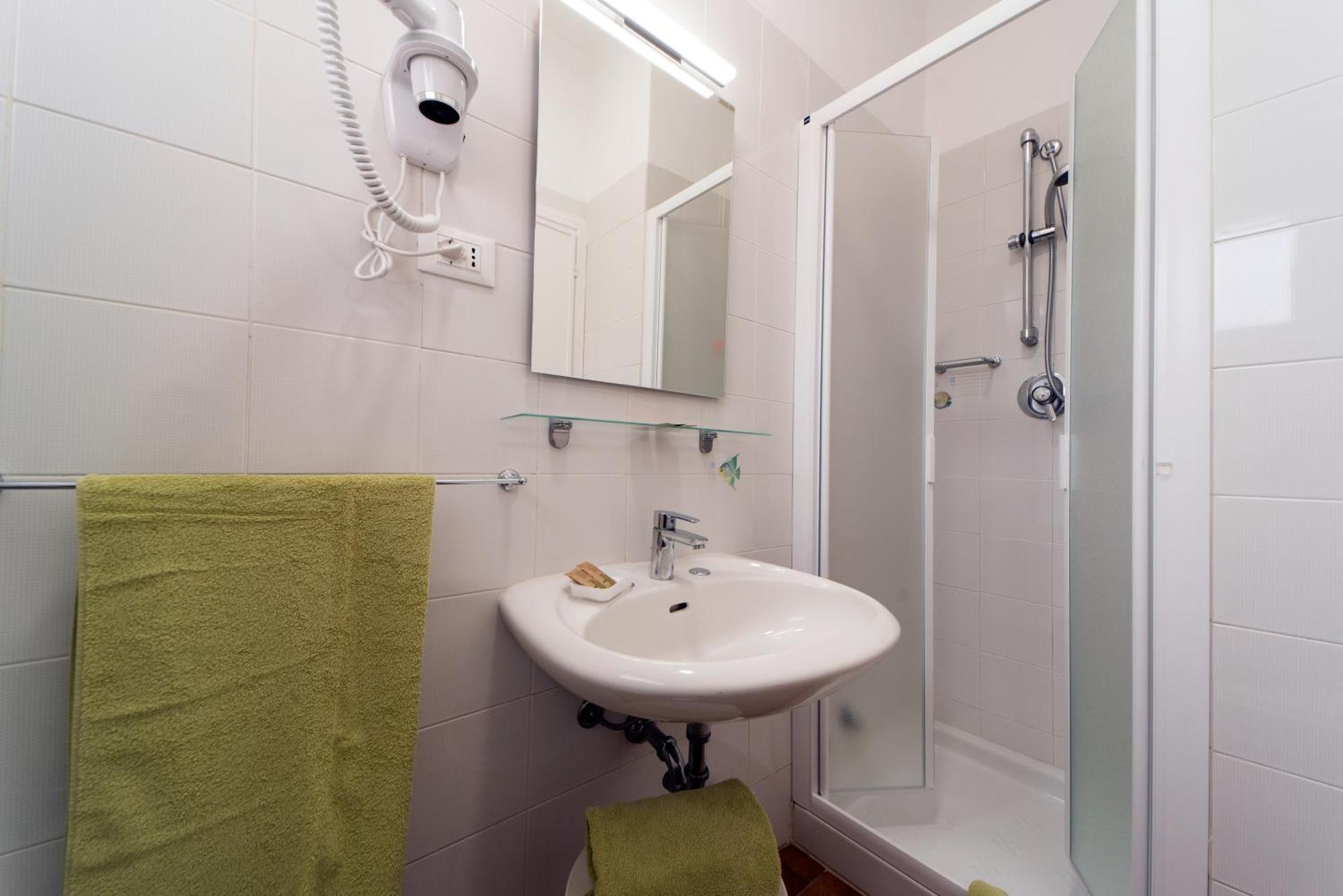 Economy Double or Twin Room,1593660141:JPEG