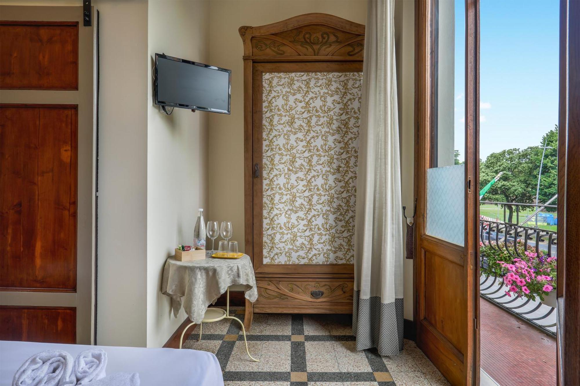 Zaira Small Double Room