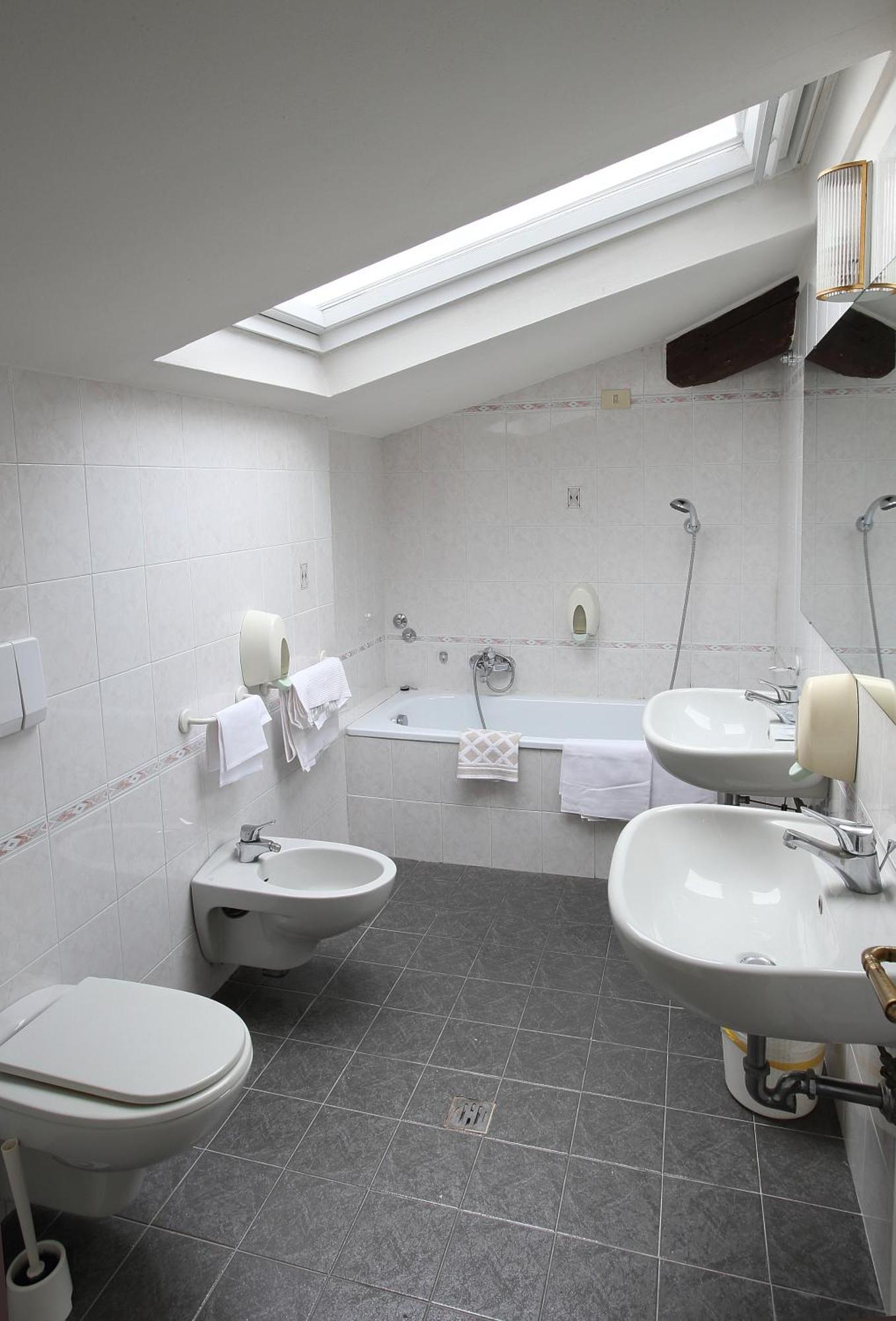 Triple Room,1601678771:JPEG