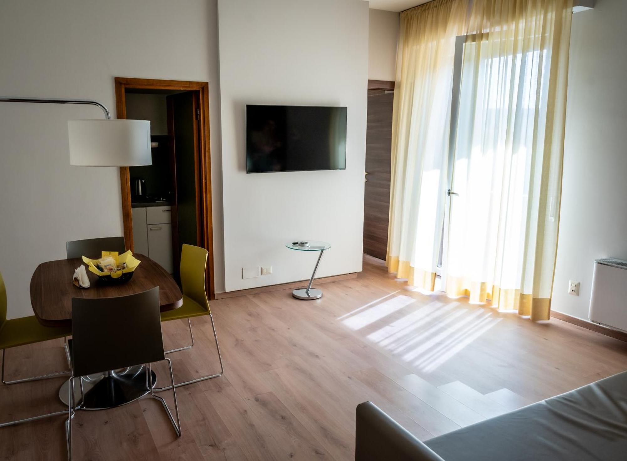 One-Bedroom Apartment Sofa Bed