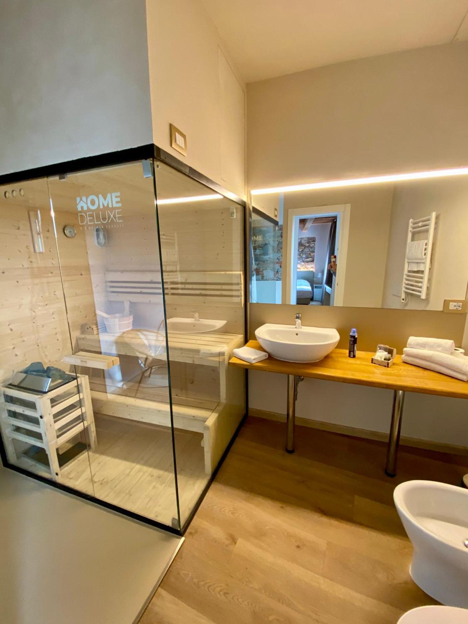 Suite Hot Tub,1622916271:JPEG