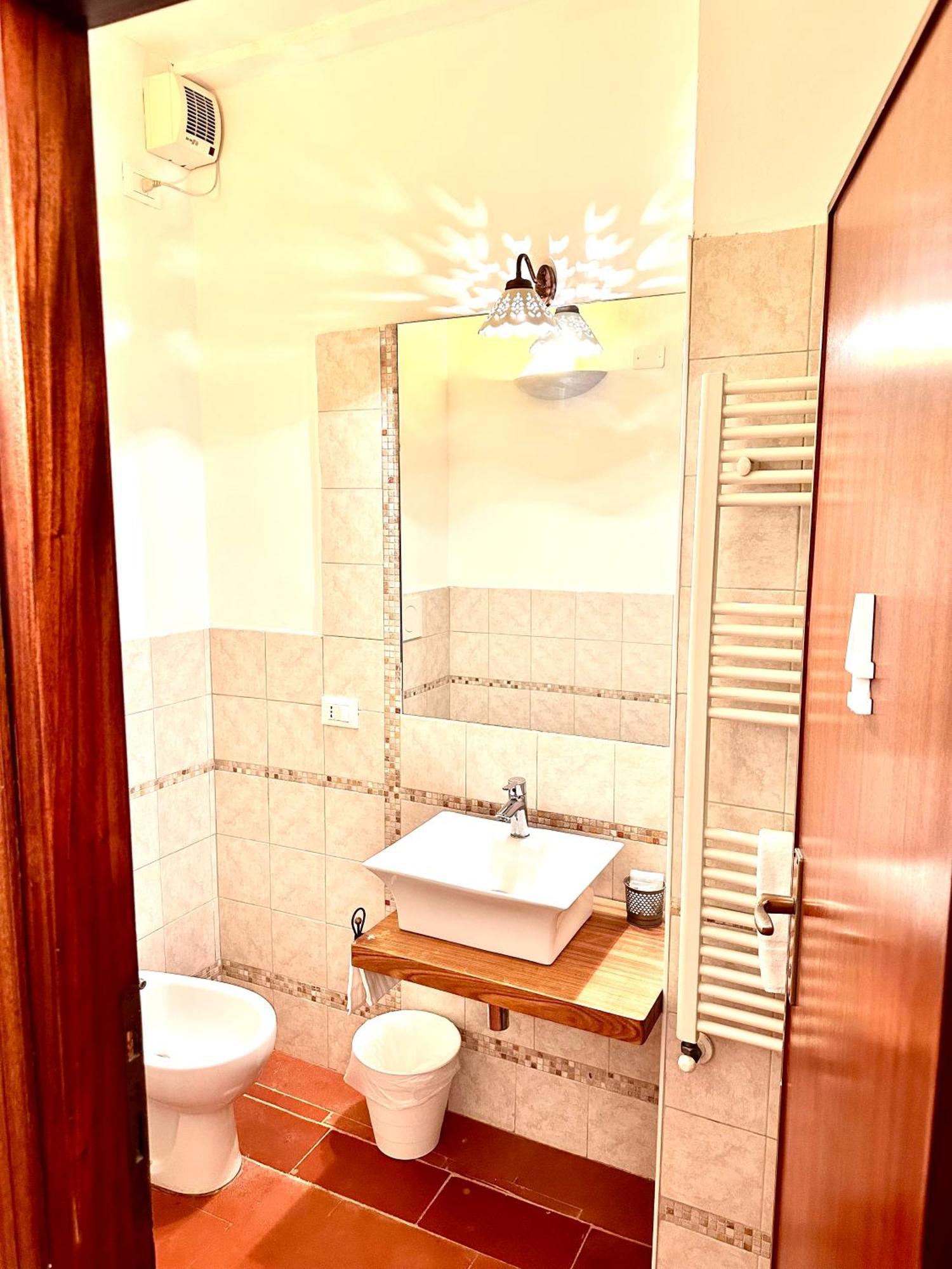 Double Room Private External Bathroom,1625076812:JPEG