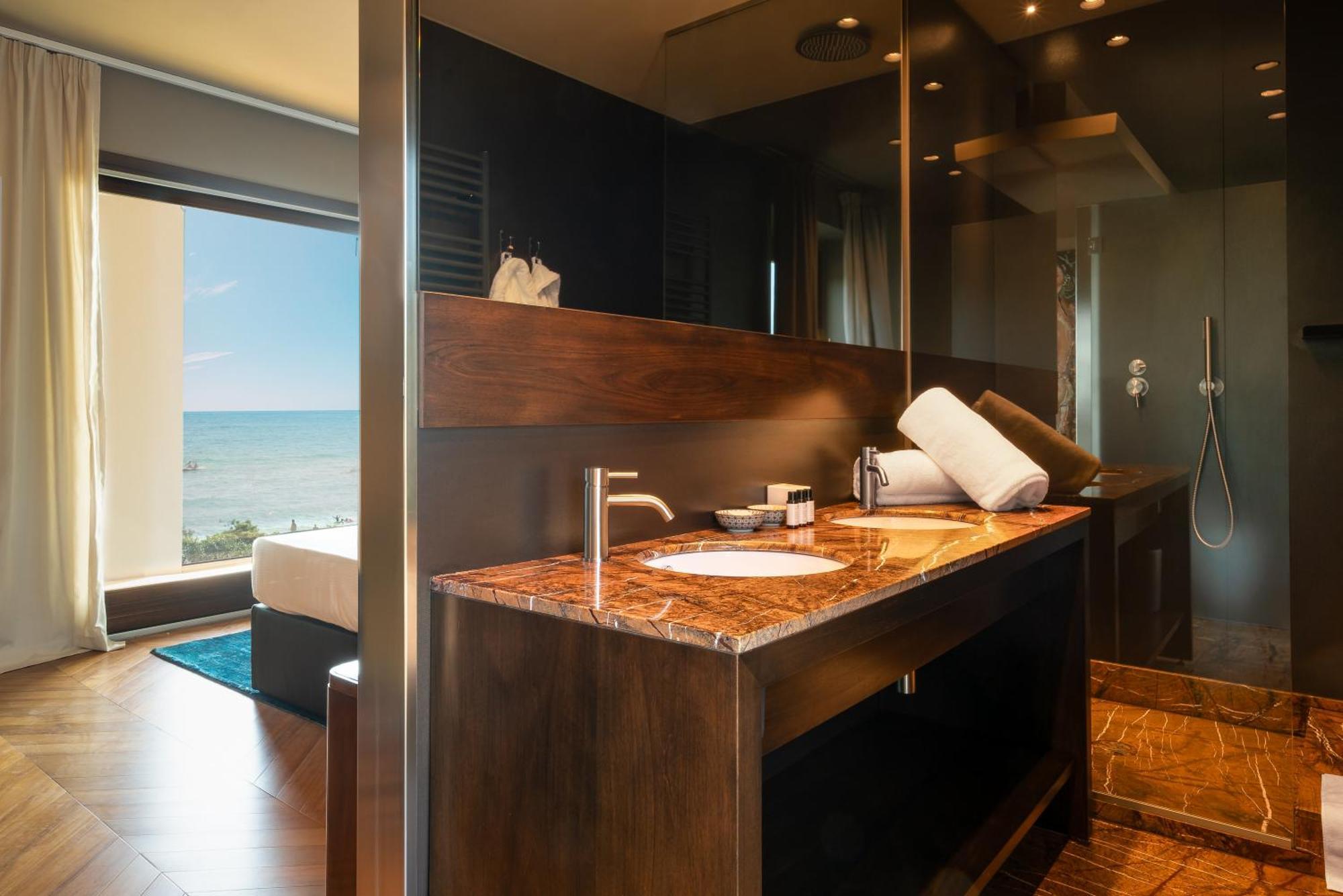 King Suite Sea View,1635896553:JPEG
