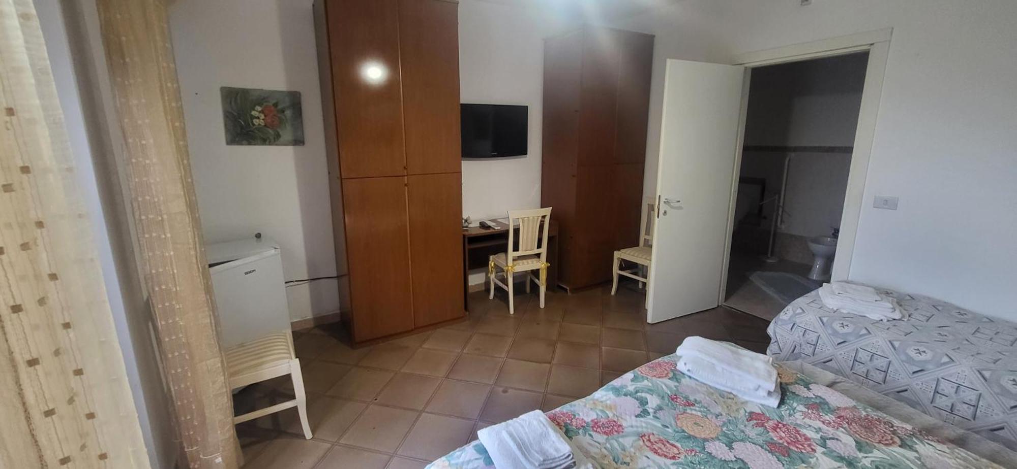 Deluxe Room,1636803880:JPEG