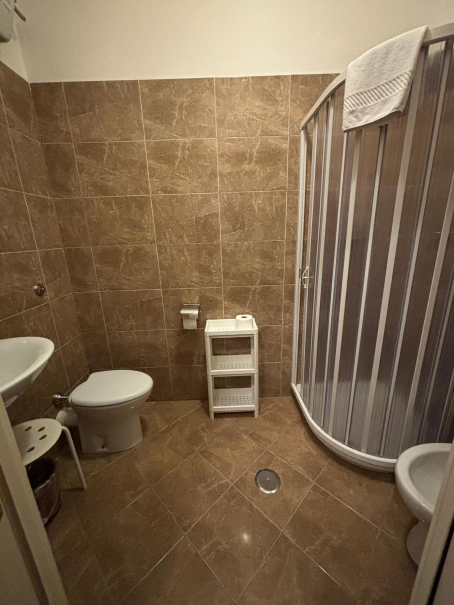 Small Double Room,1644470988:JPEG