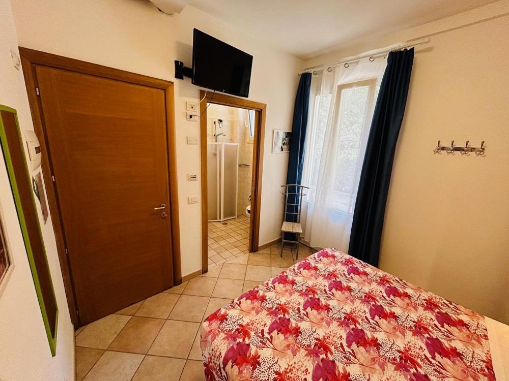 Small Double Room,1645026572:JPEG