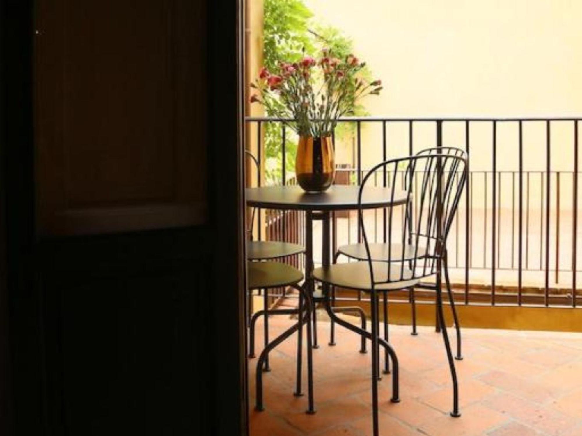 Large Studio Balcony Kitchen Sofa Bed