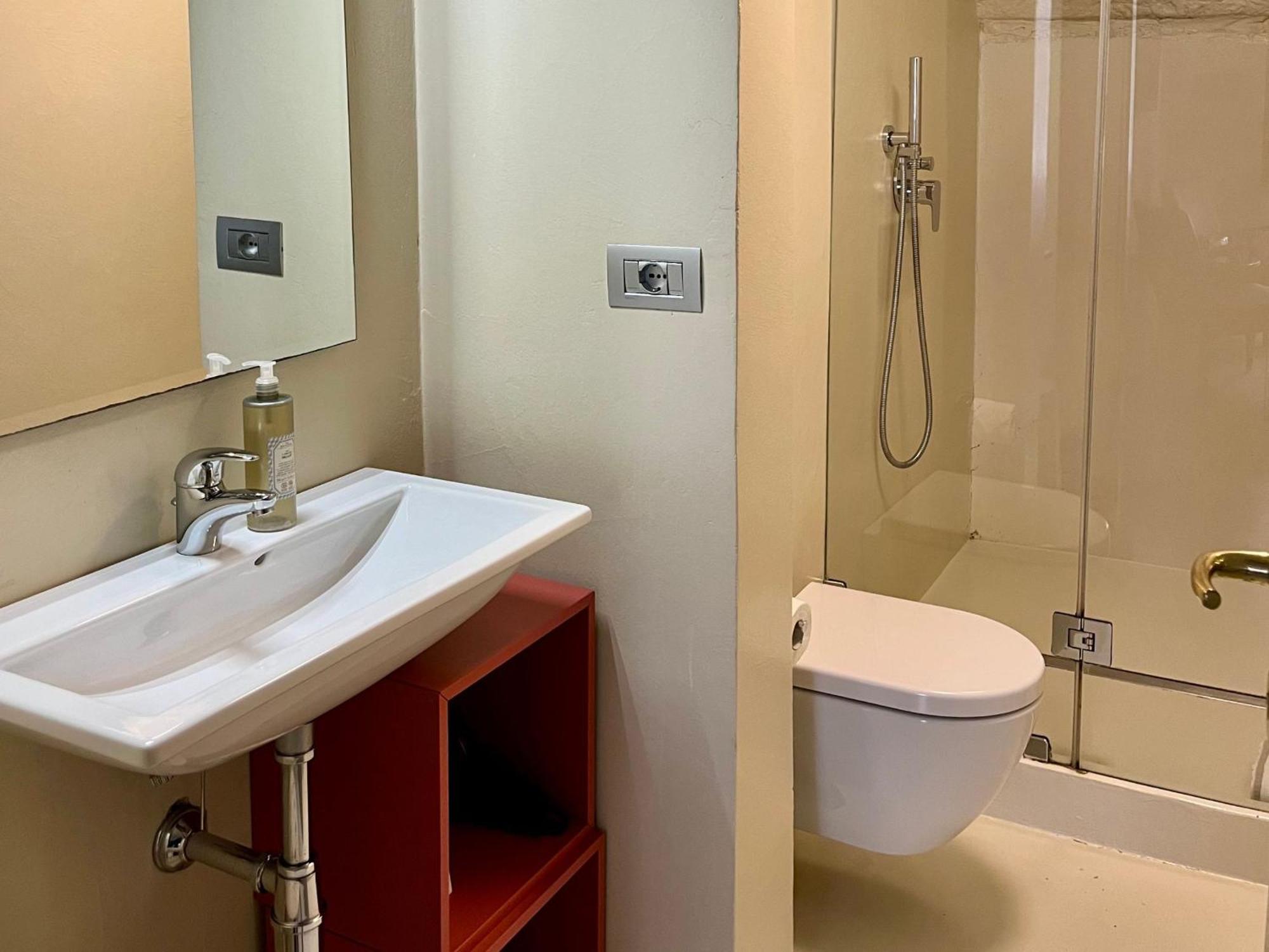 Medium Room