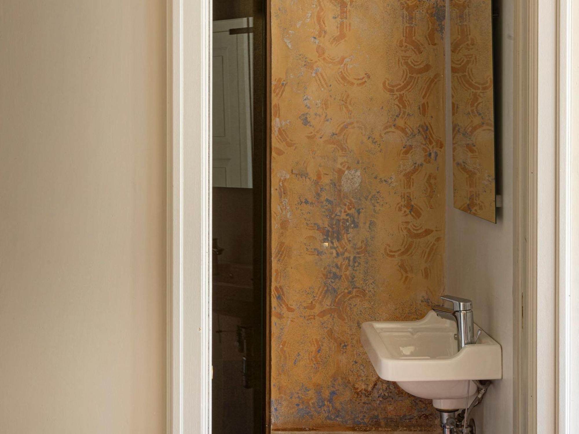 Medium Room