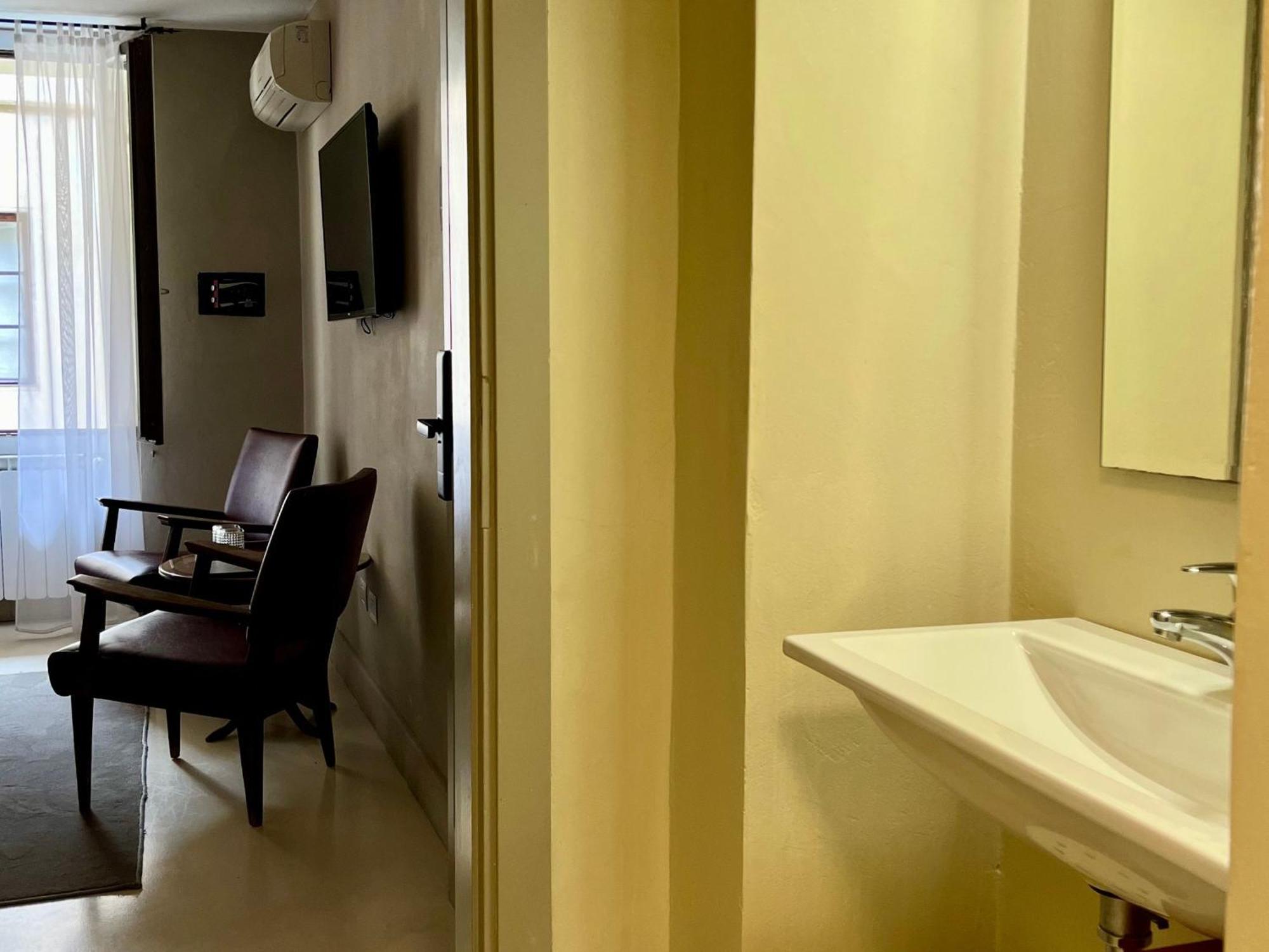 Medium Room
