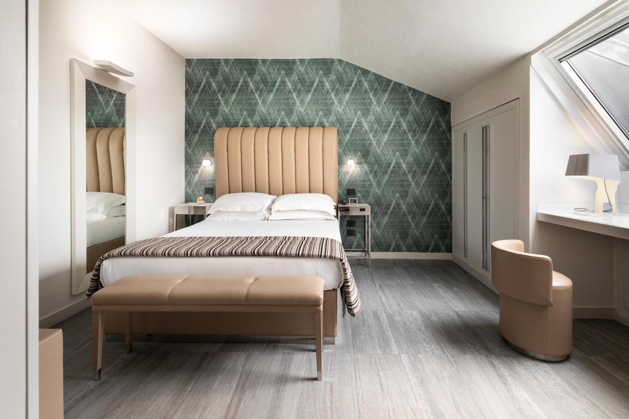 Suite Spa Access Attic,1651163990:JPEG