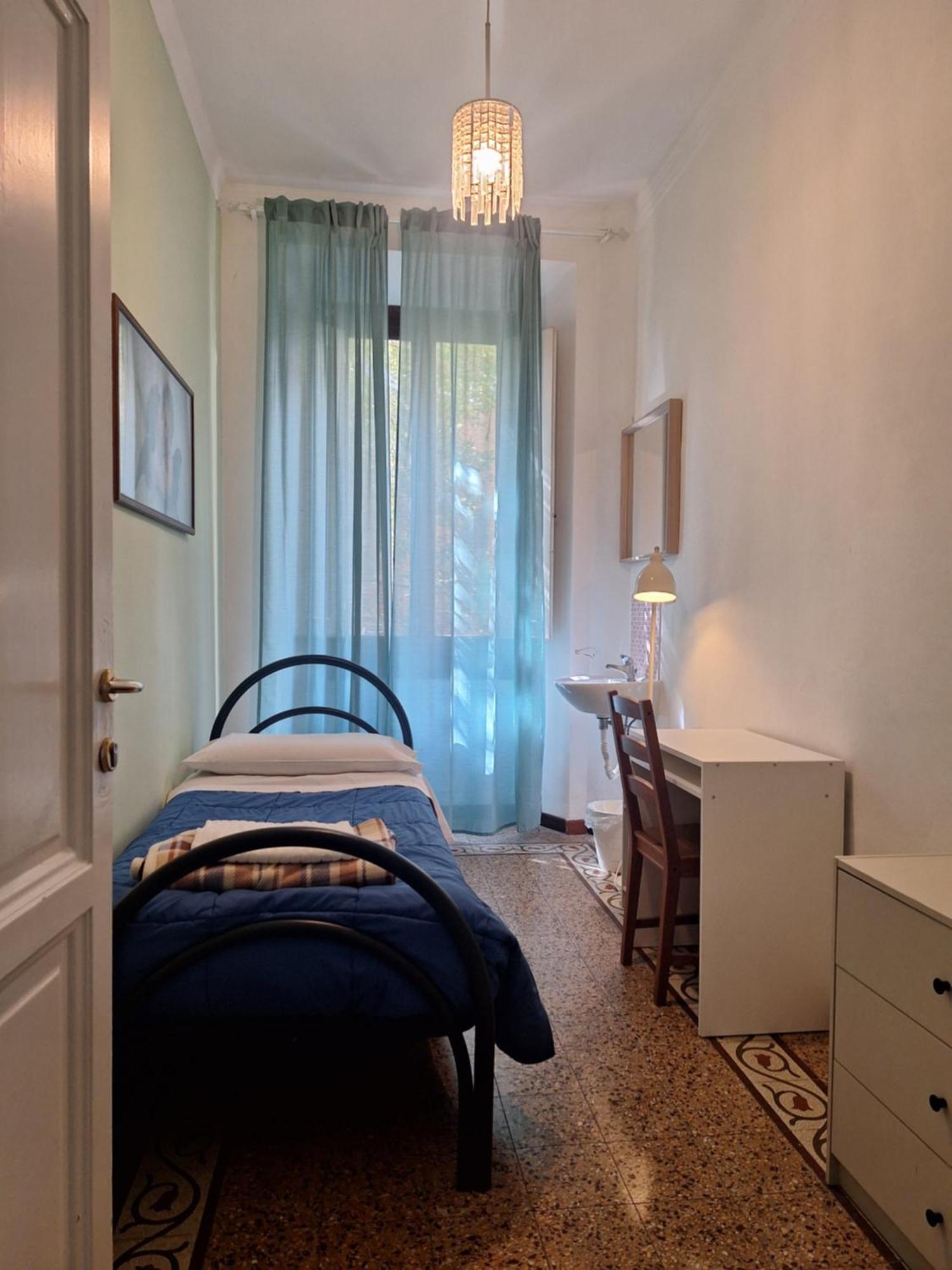 Single Room Private External Bathroom