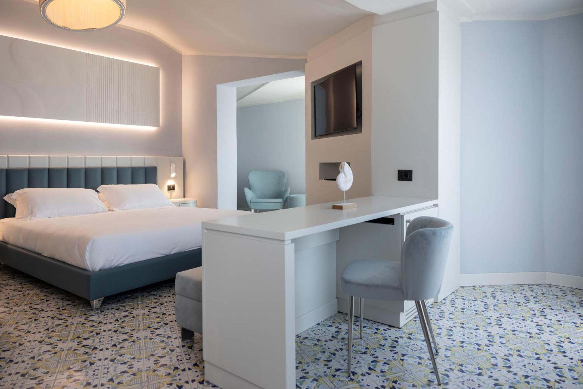 Sea Front Junior Suite,1672567732:JPEG