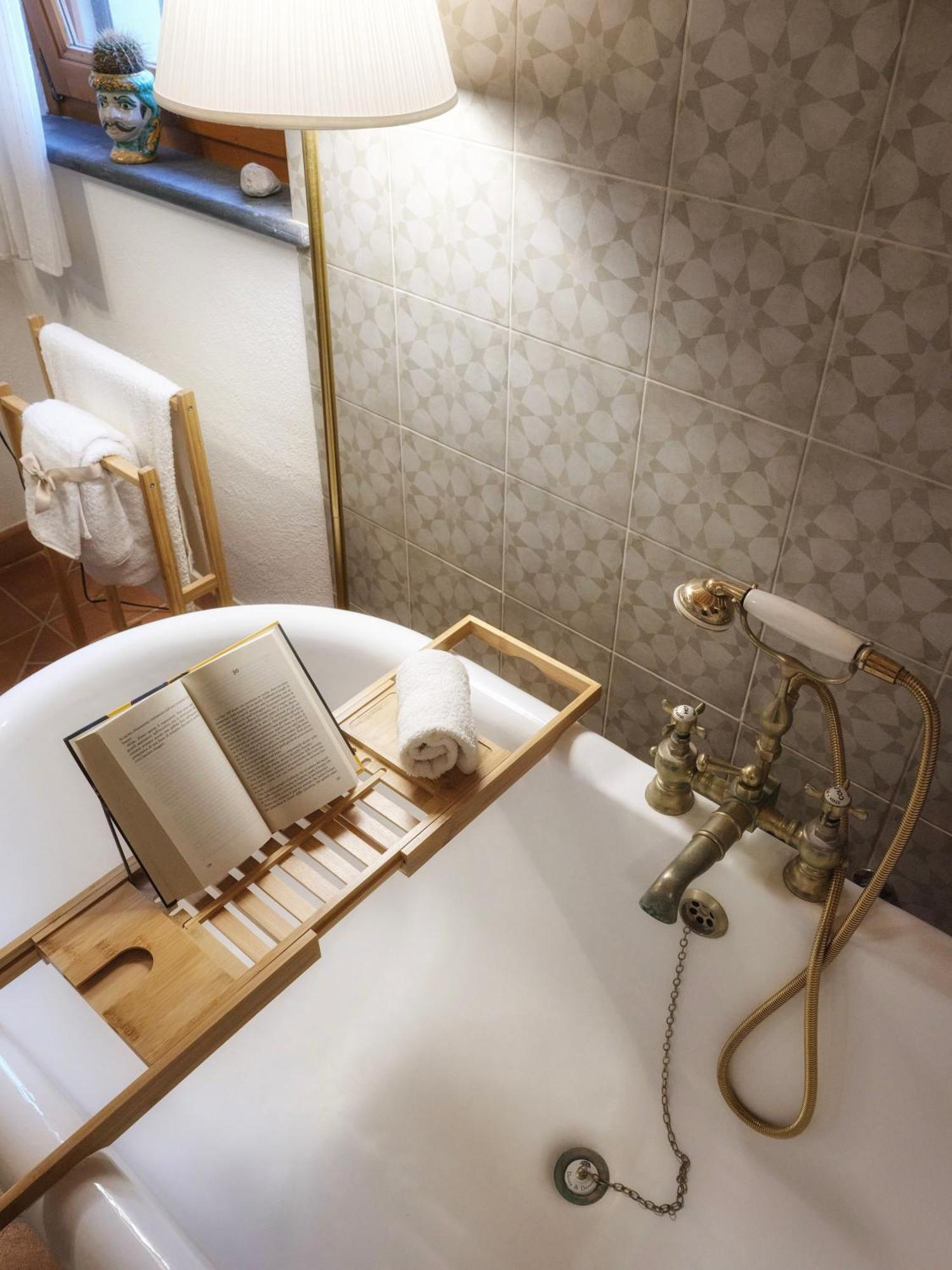 Deluxe King Room,1681775001:JPEG