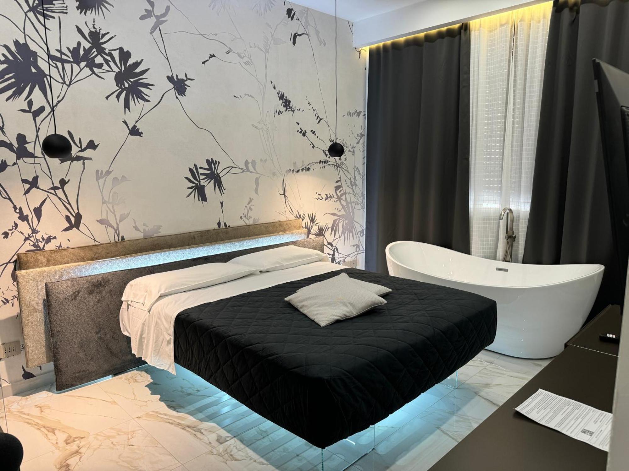 Deluxe Suite Spa Bath,1689828511:JPEG
