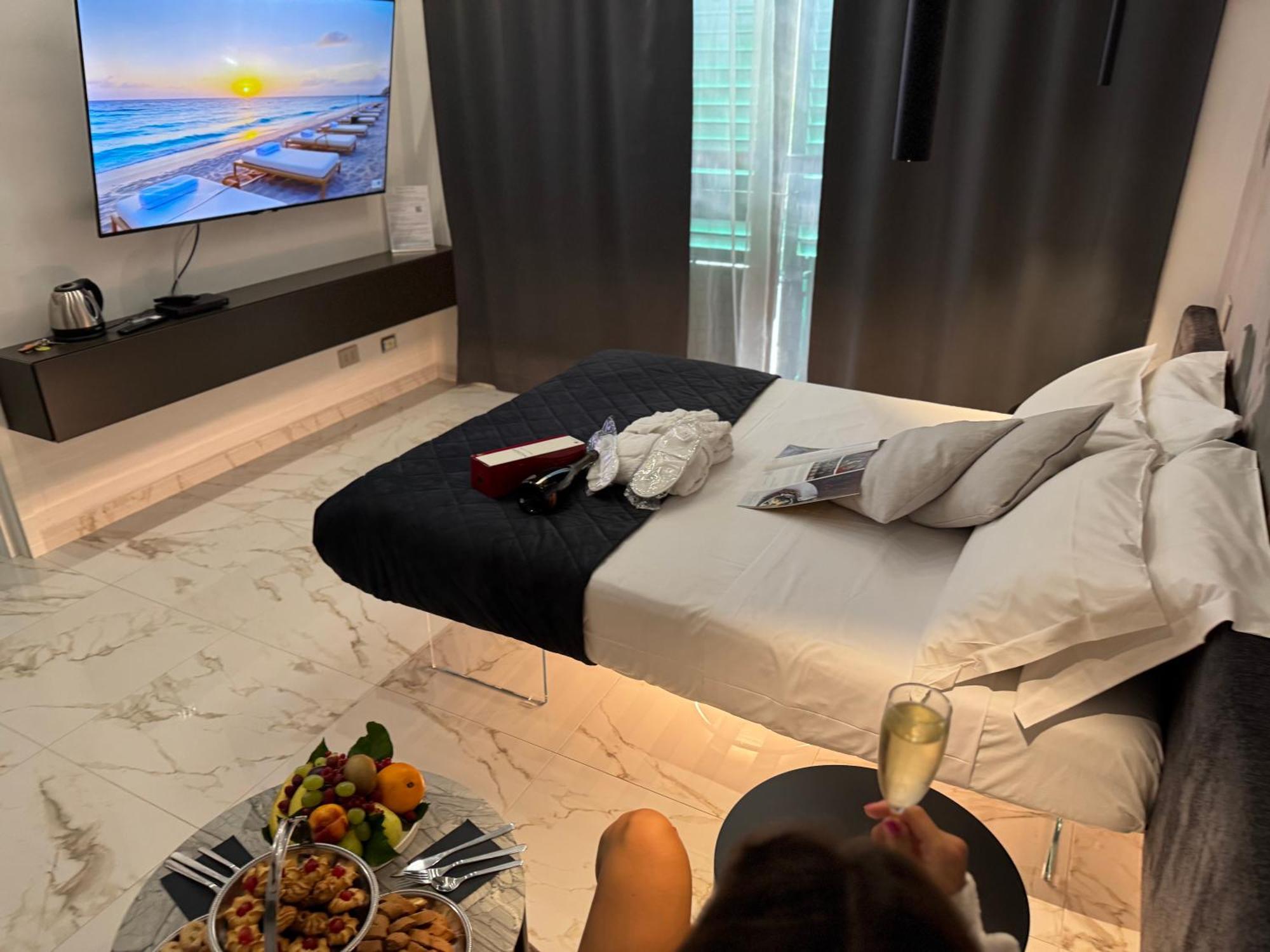 Deluxe Suite Spa Bath