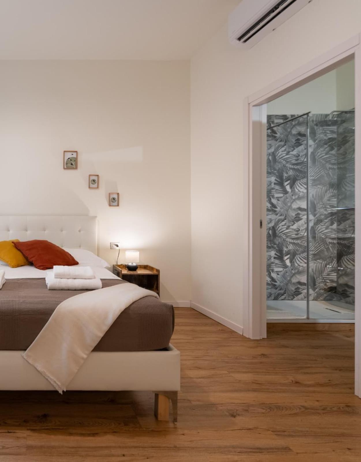 Double Room Private Bathroom