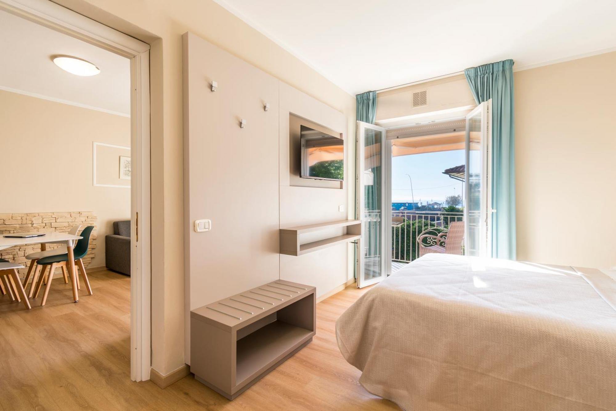 One-Bedroom Apartment Sea View