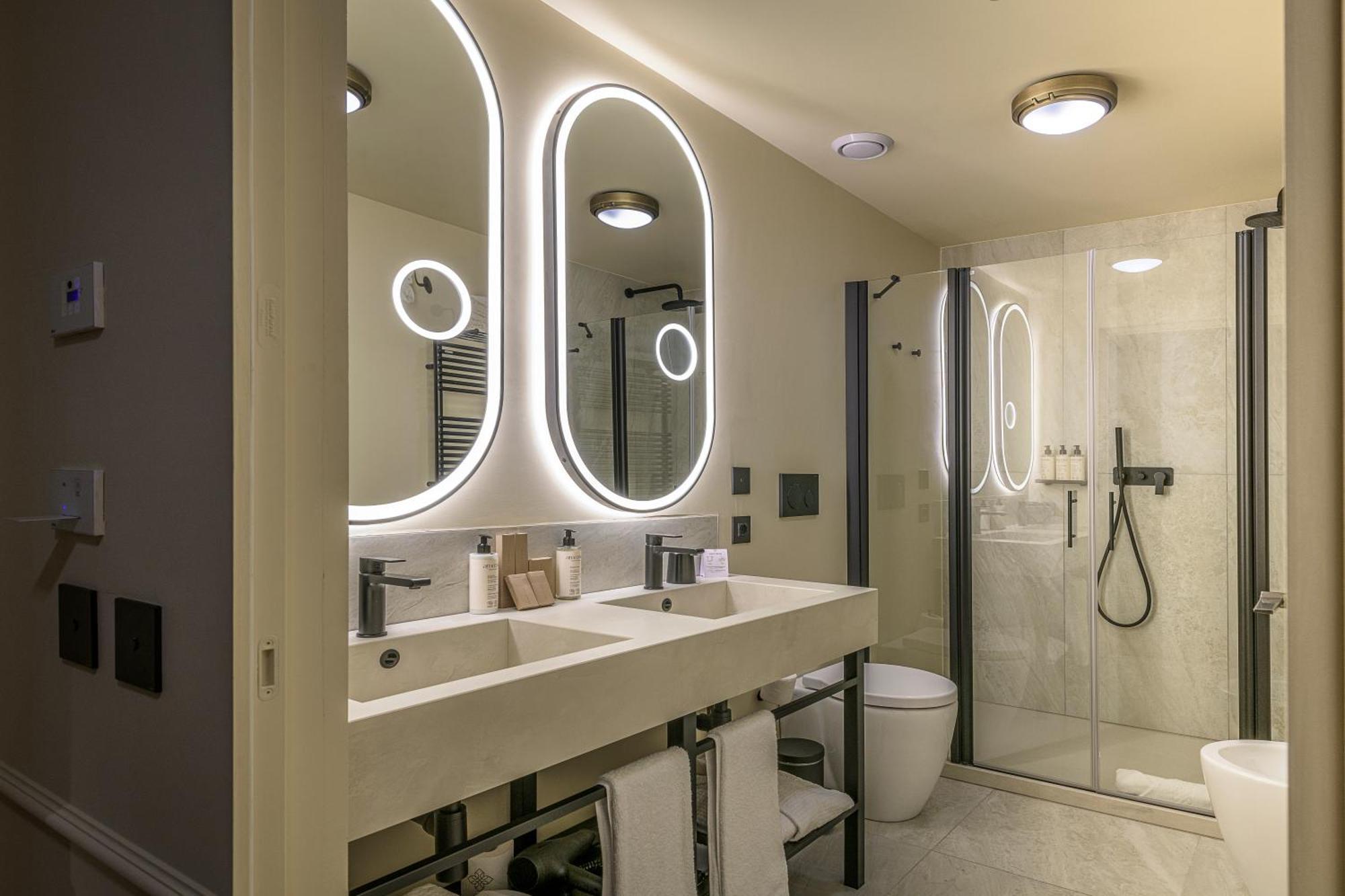 Large Double or Twin Room