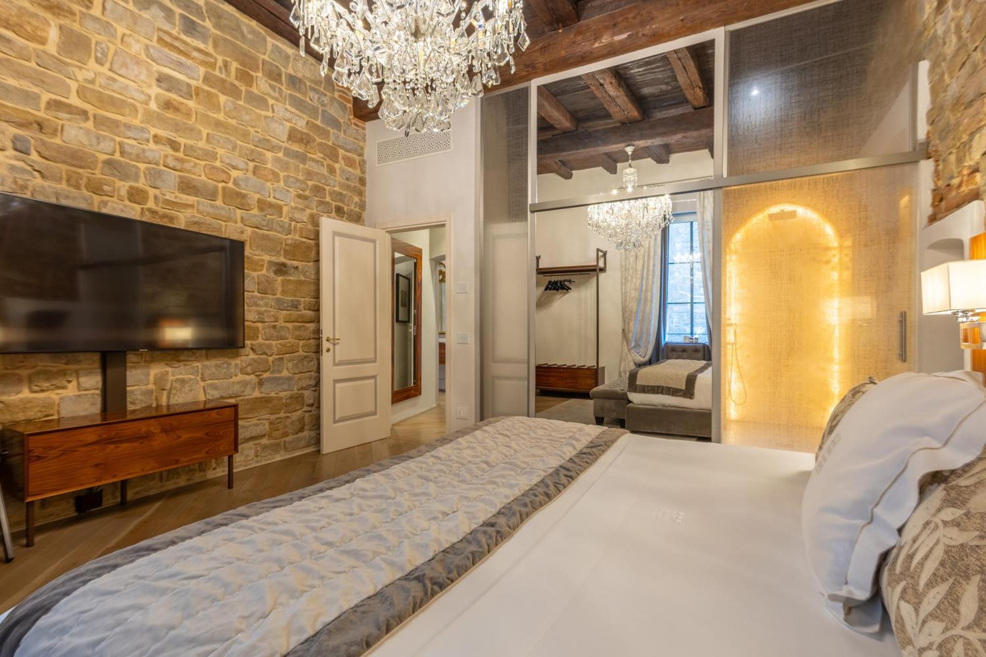 Donatello Suite Partial Duomo View