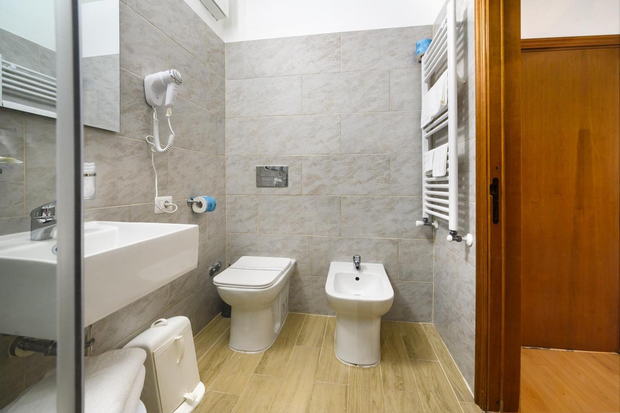 Economy Triple Room,1739445054:JPEG