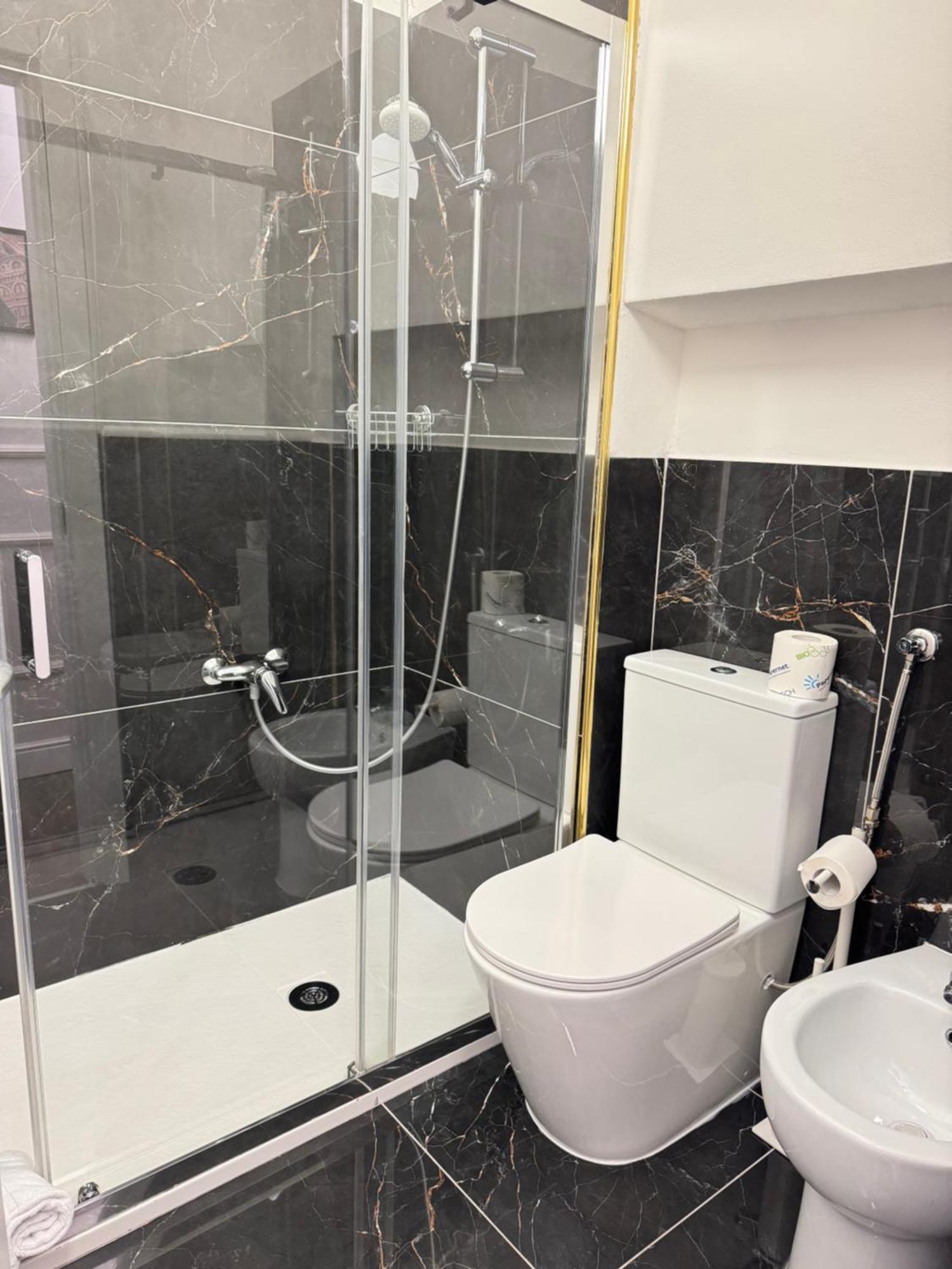 Double Room Private Bathroom