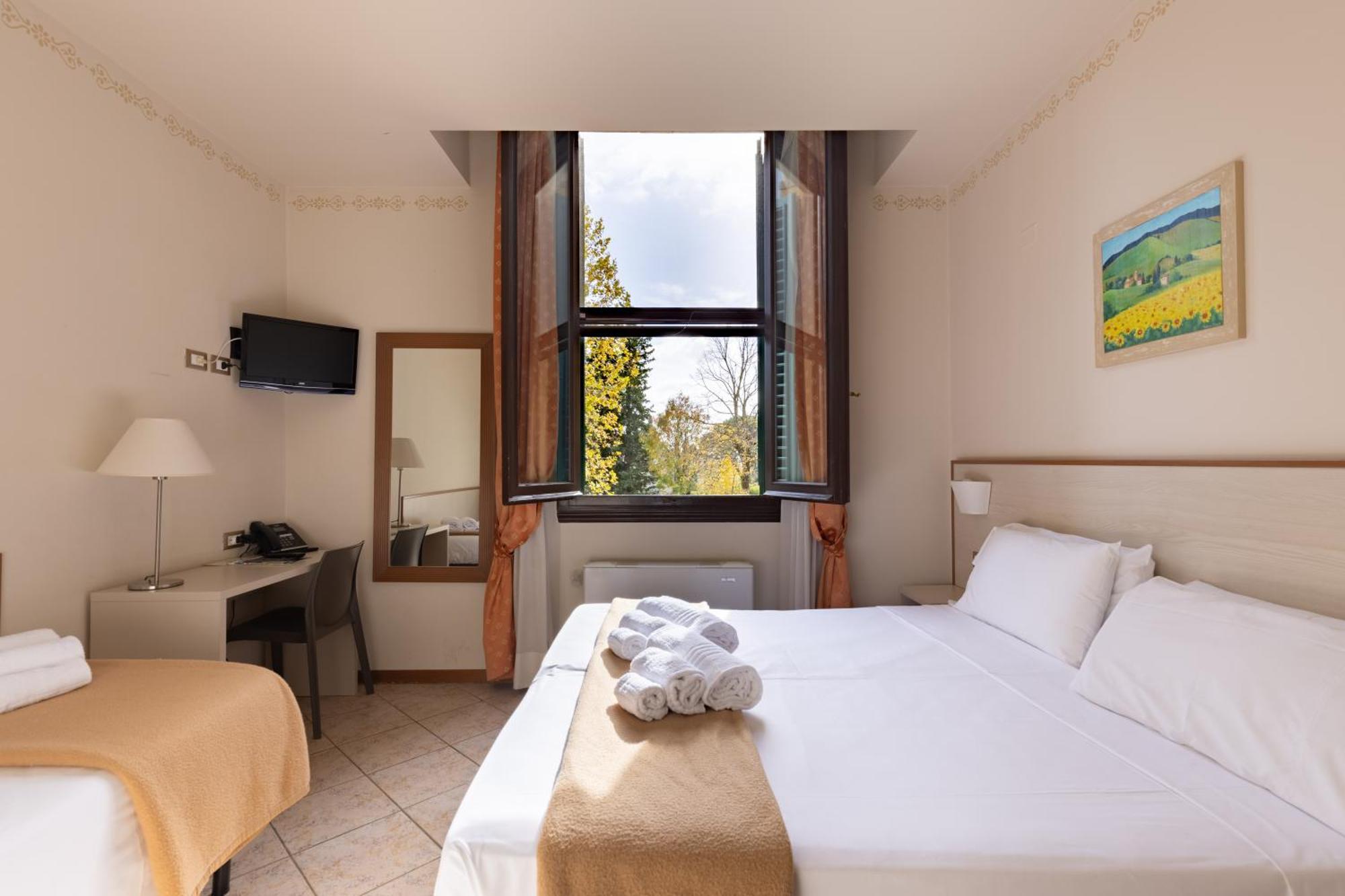 Economy Triple Room