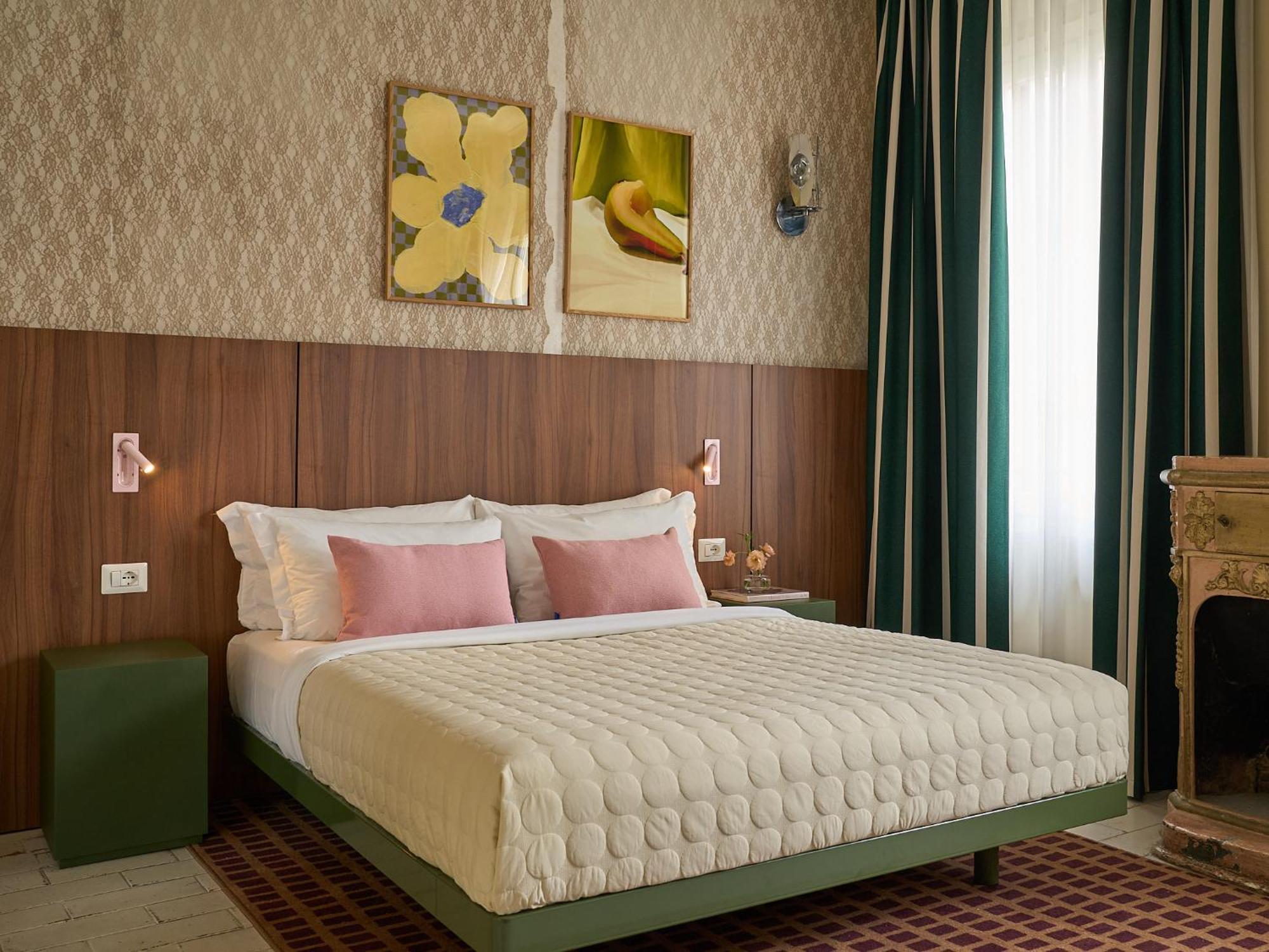 Medium Room