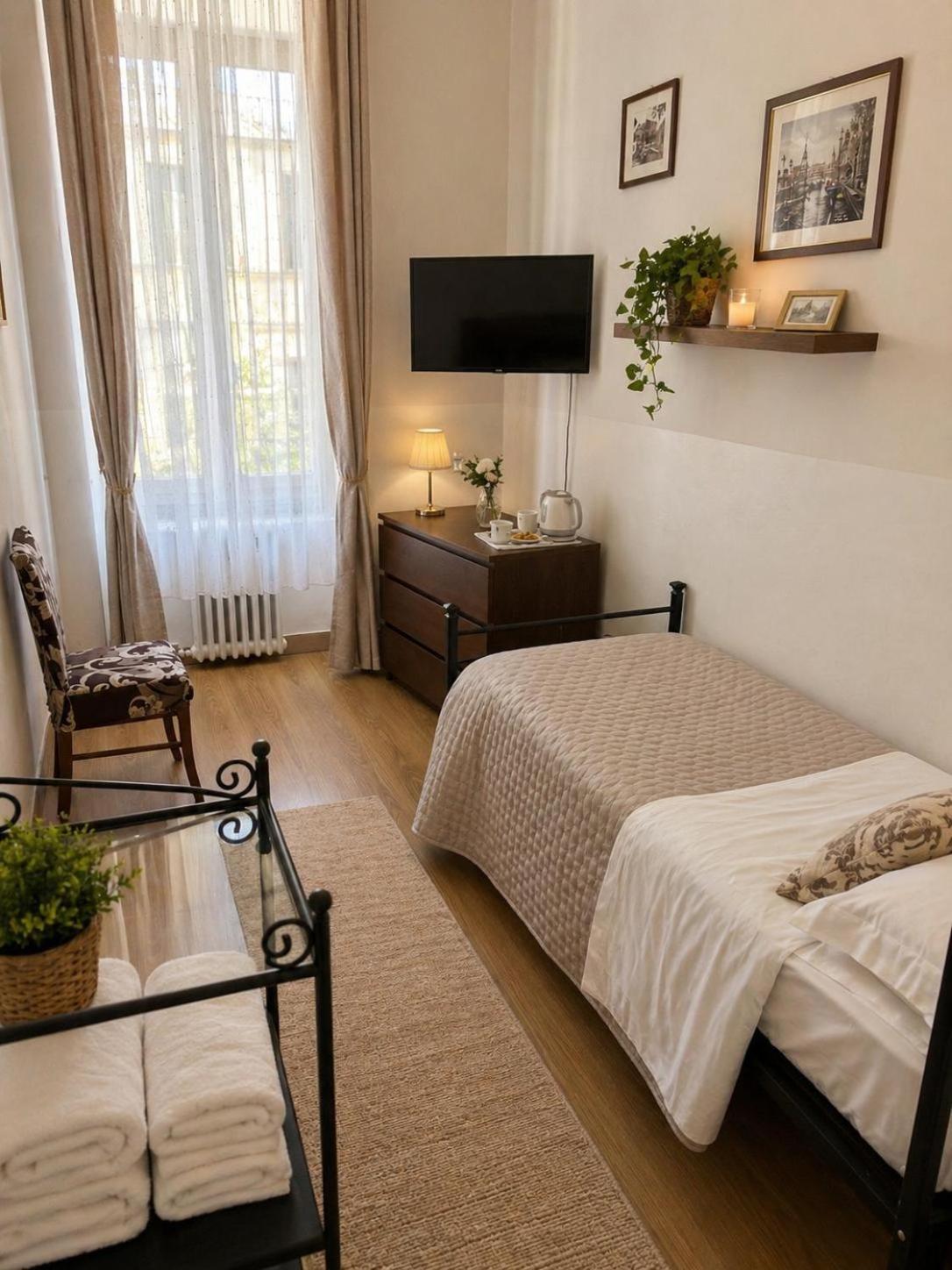 Single Room Private Bathroom
