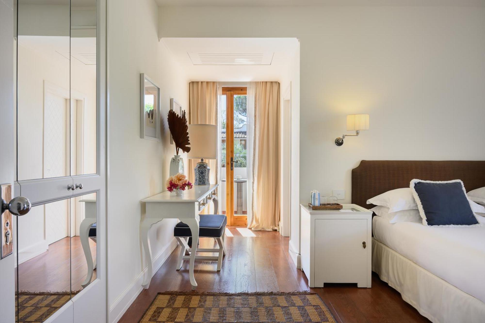Queen Room Pool View