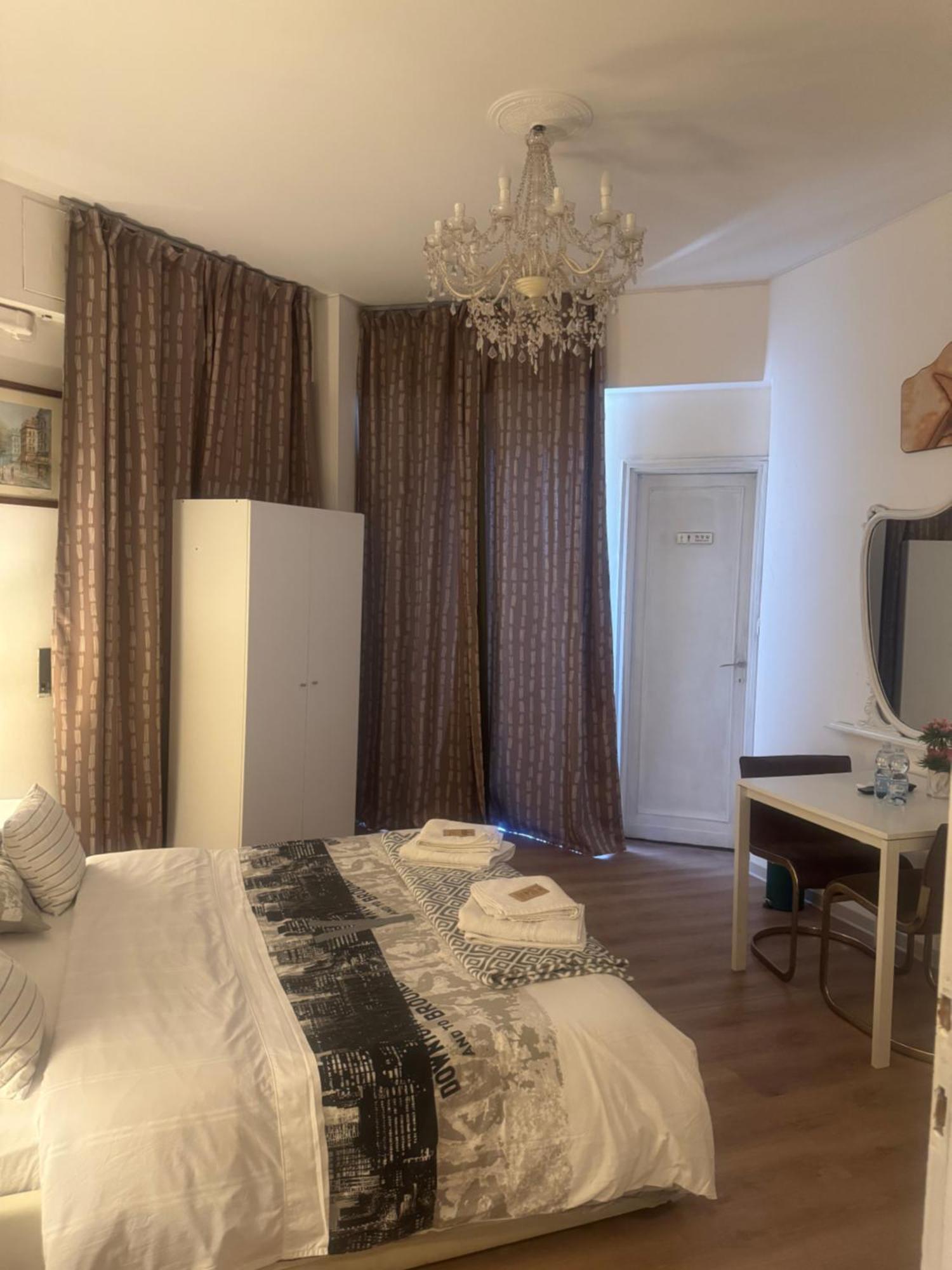 Double Room Private Bathroom