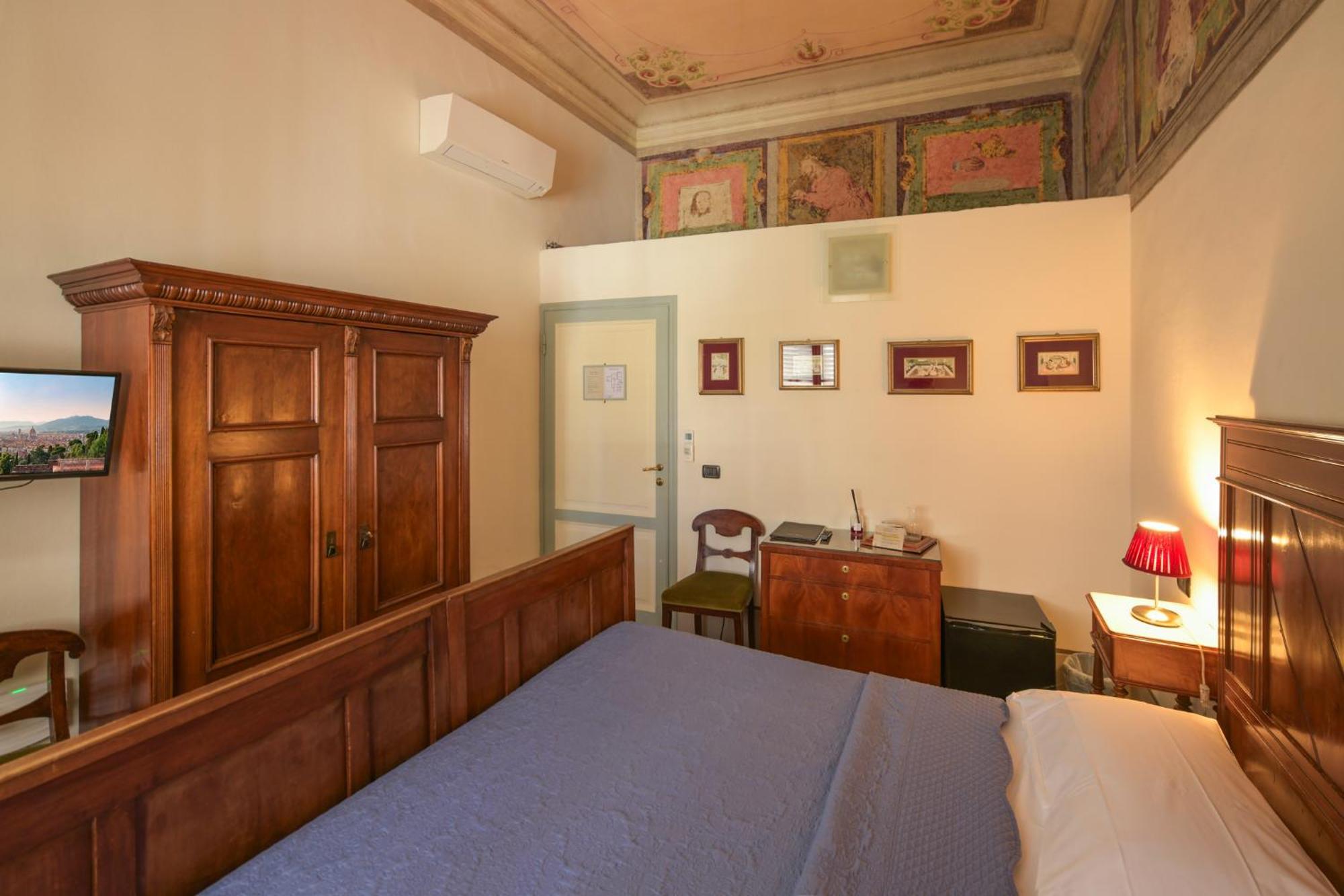 Double or Twin Room Private Bathroom