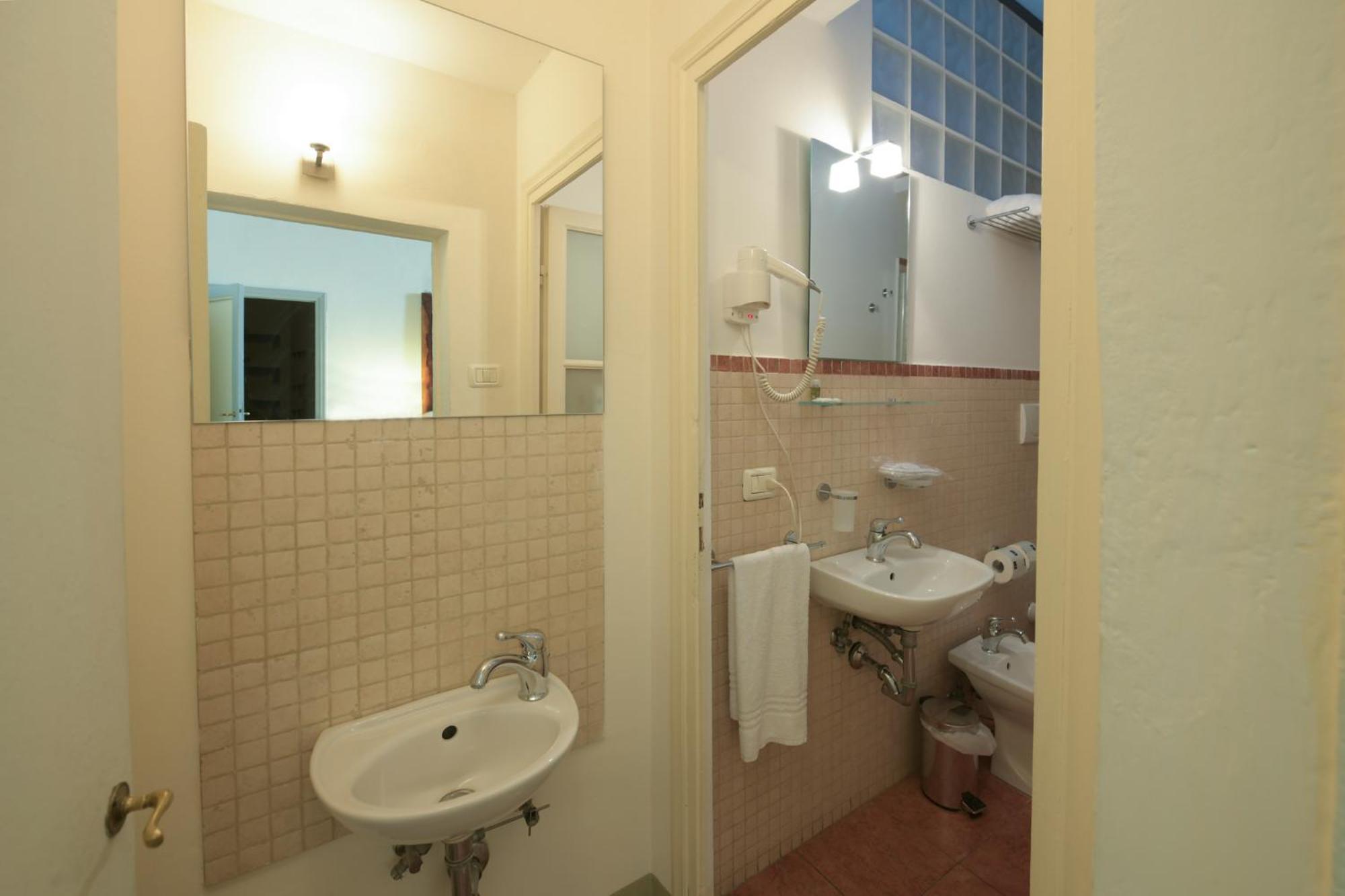 Single Room Private External Bathroom