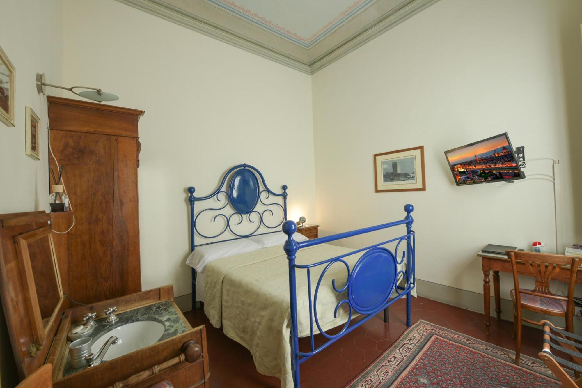 Double Room French Bed Private External Bathroom