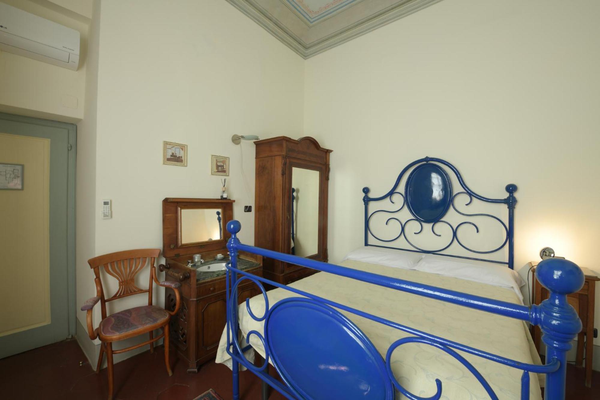 Double Room French Bed Private External Bathroom