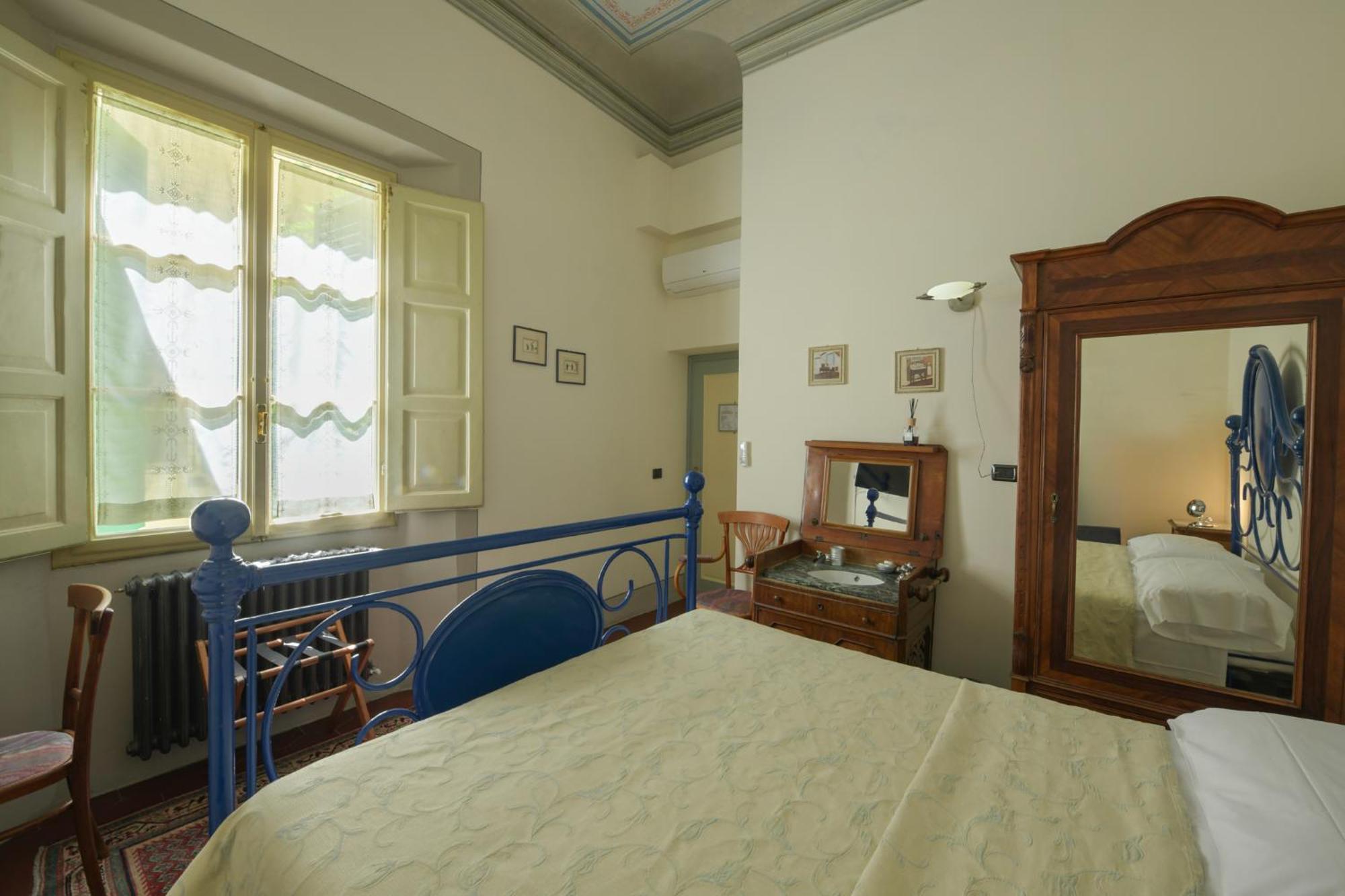 Double Room French Bed Private External Bathroom