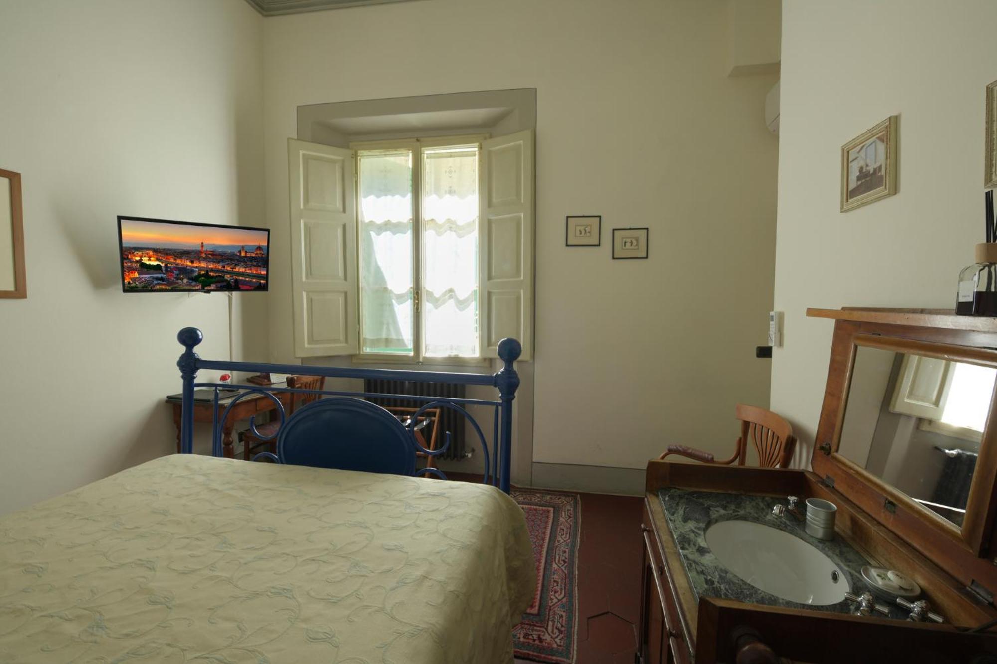 Double Room French Bed Private External Bathroom