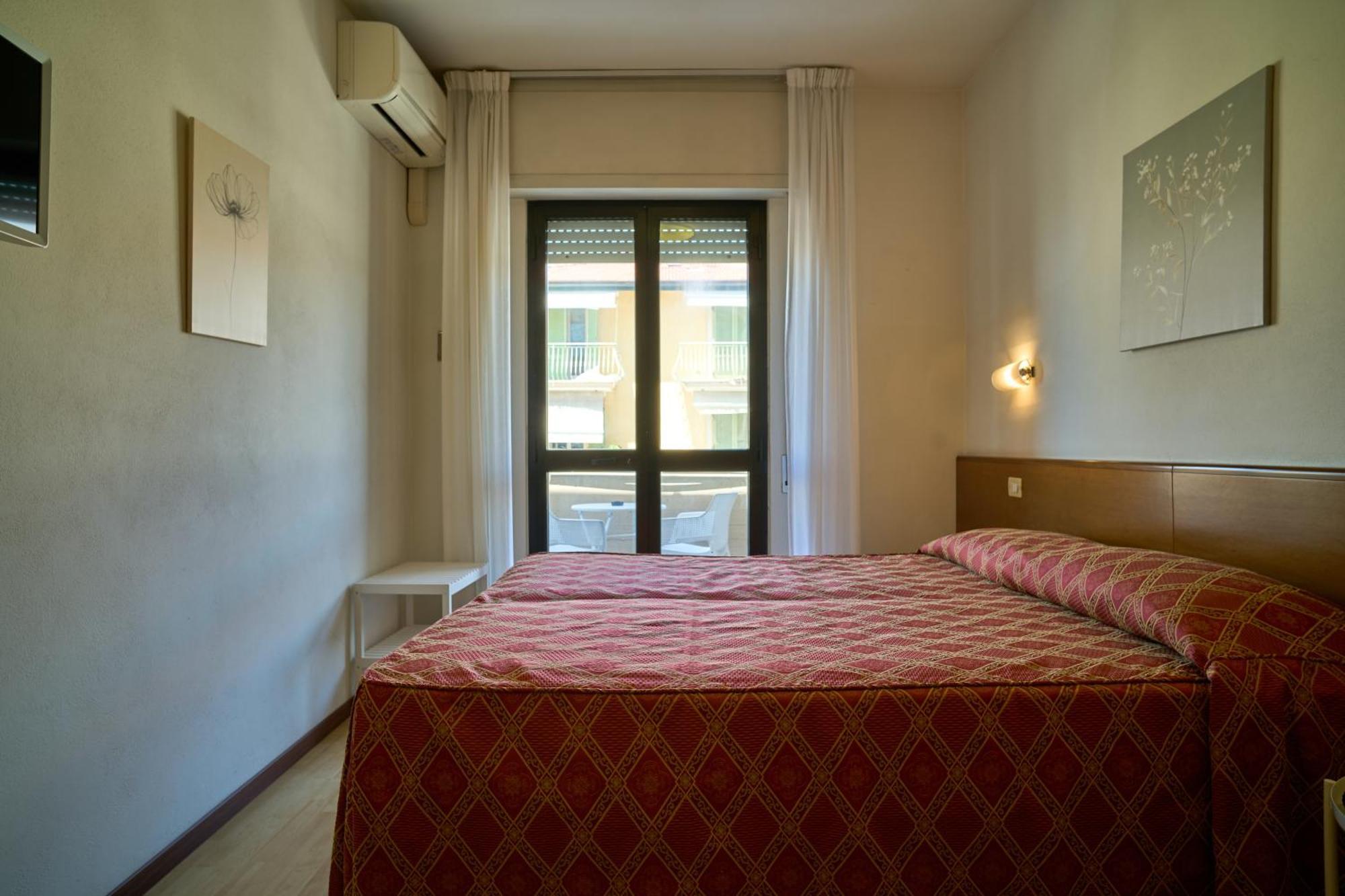 Double or Twin Room Side Sea View