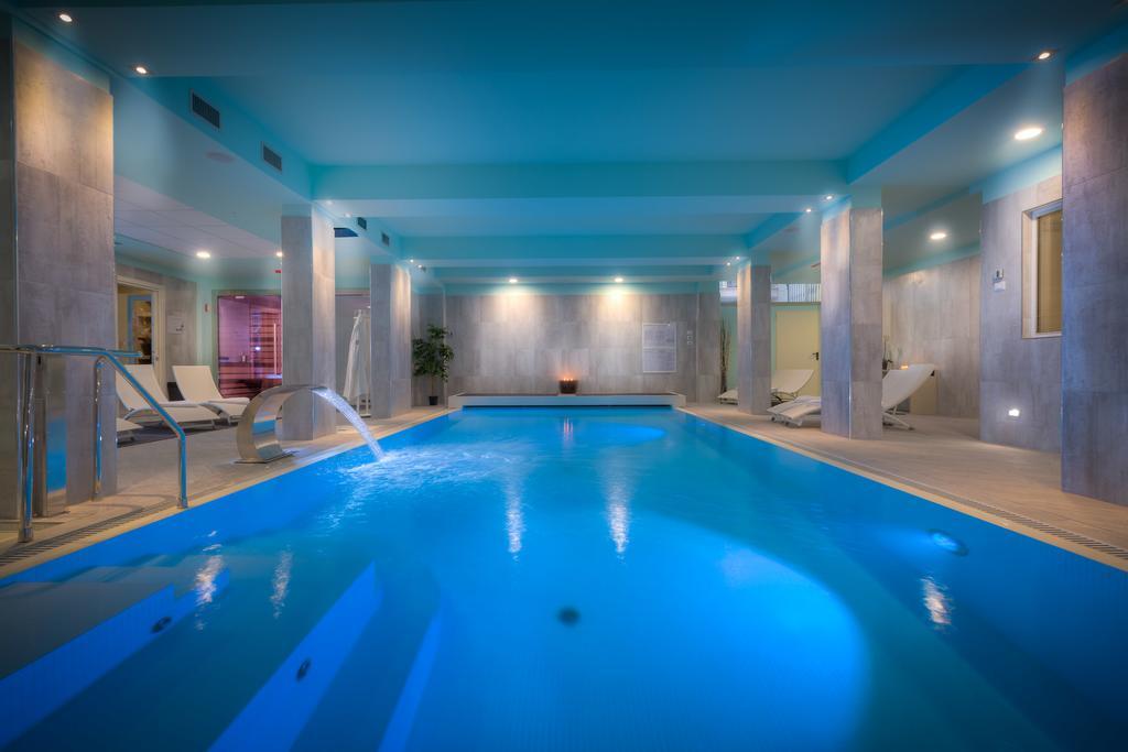 Studio kitchen & Pool Access,705432112:JPEG