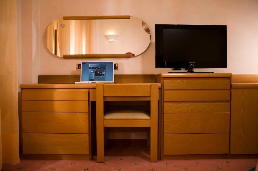 Single Room,1279797886:JPEG