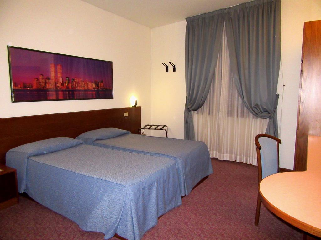 Single Room,254810441:JPEG