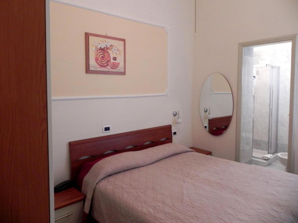 Economy Double Room,1408877243:JPEG
