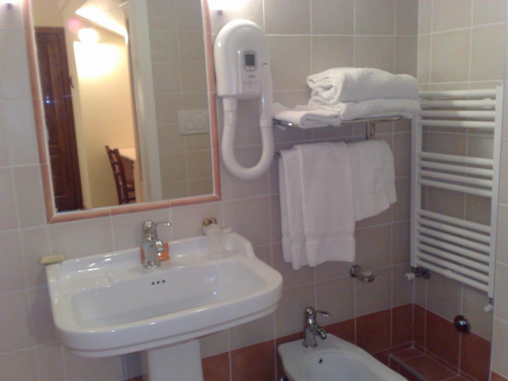 Single Room,1756432029:JPEG