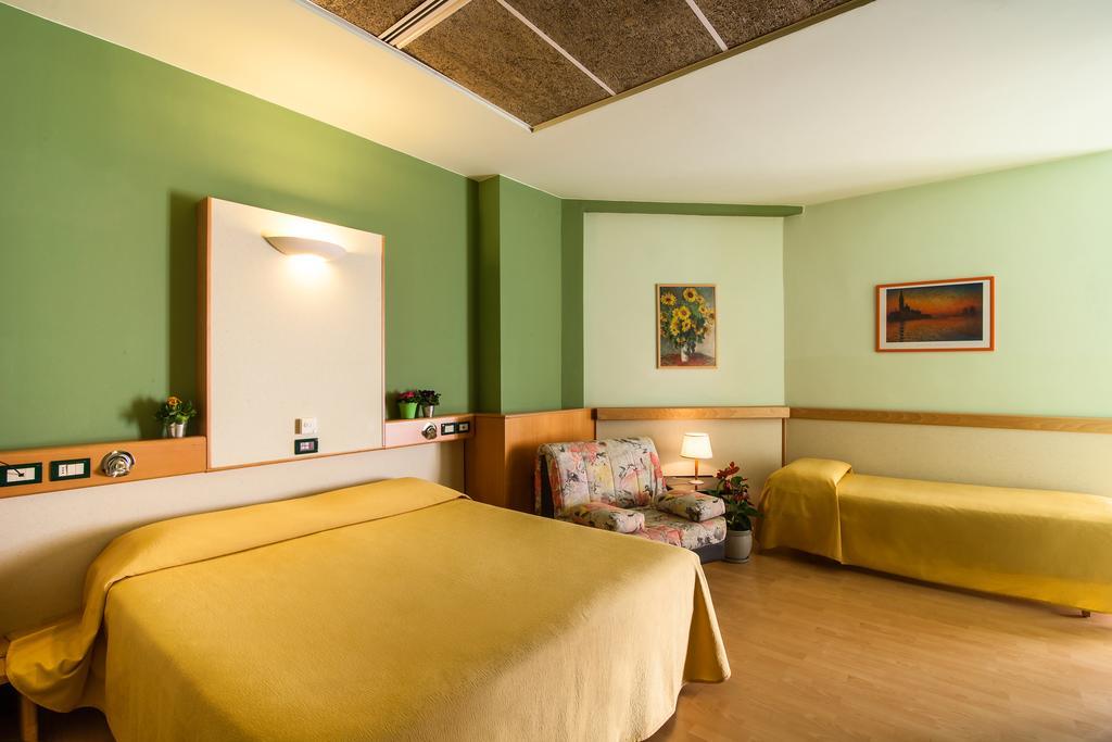 Triple Room,382713283:JPEG