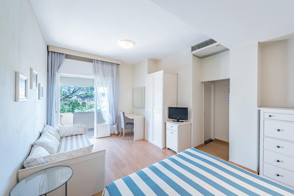 Family Room (2 Adults + 1 Child),394514301:JPEG