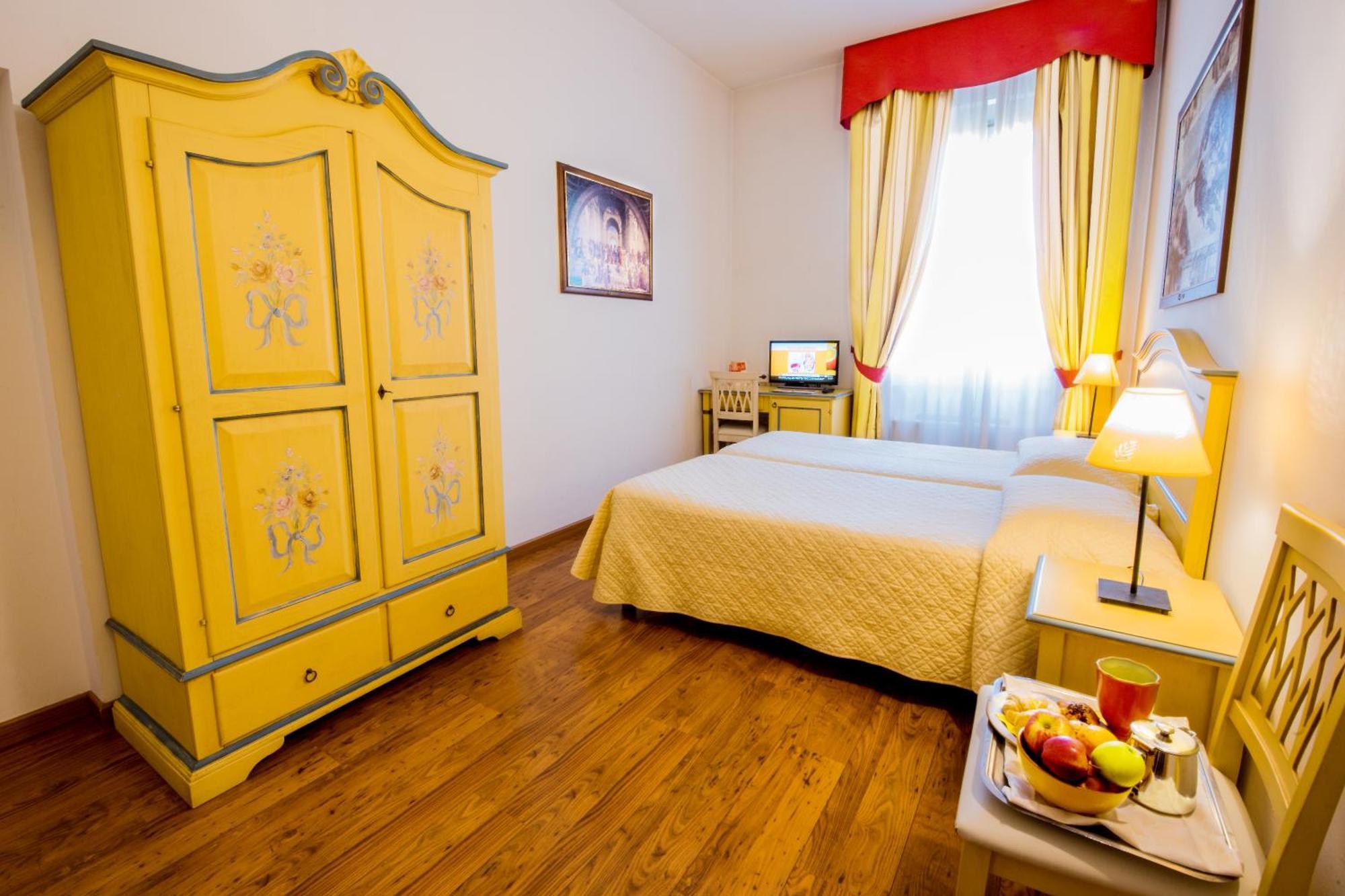 Double or Twin Room,395643591:JPEG