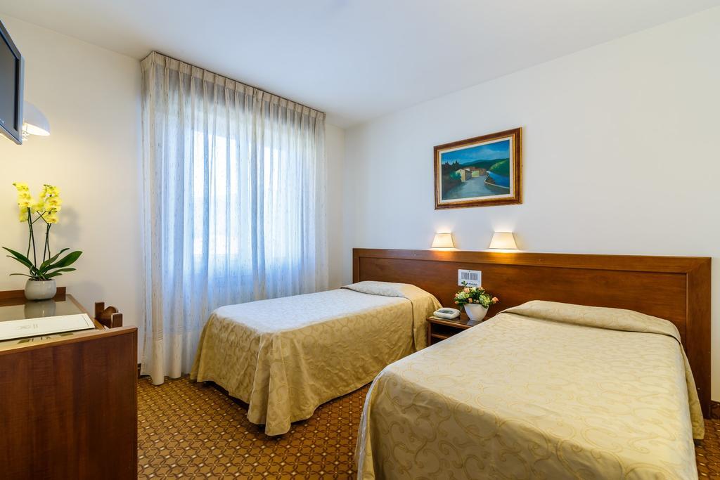 Twin Room,445048929:JPEG