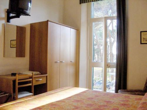 Large Double Room,586724301:JPEG