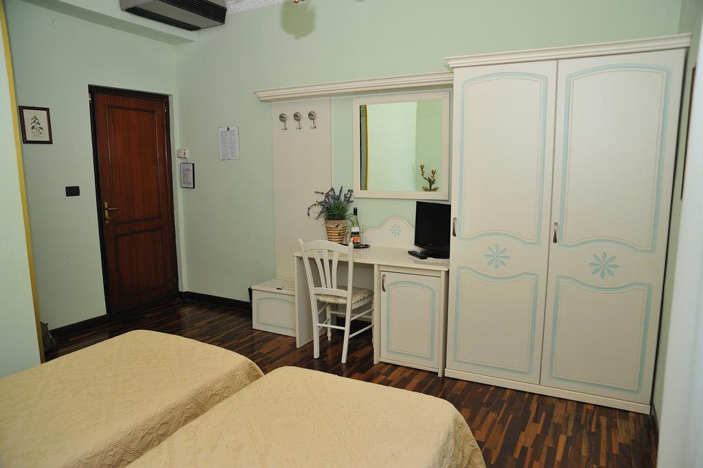 Double or Twin Room Private Bathroom,792038892:JPEG