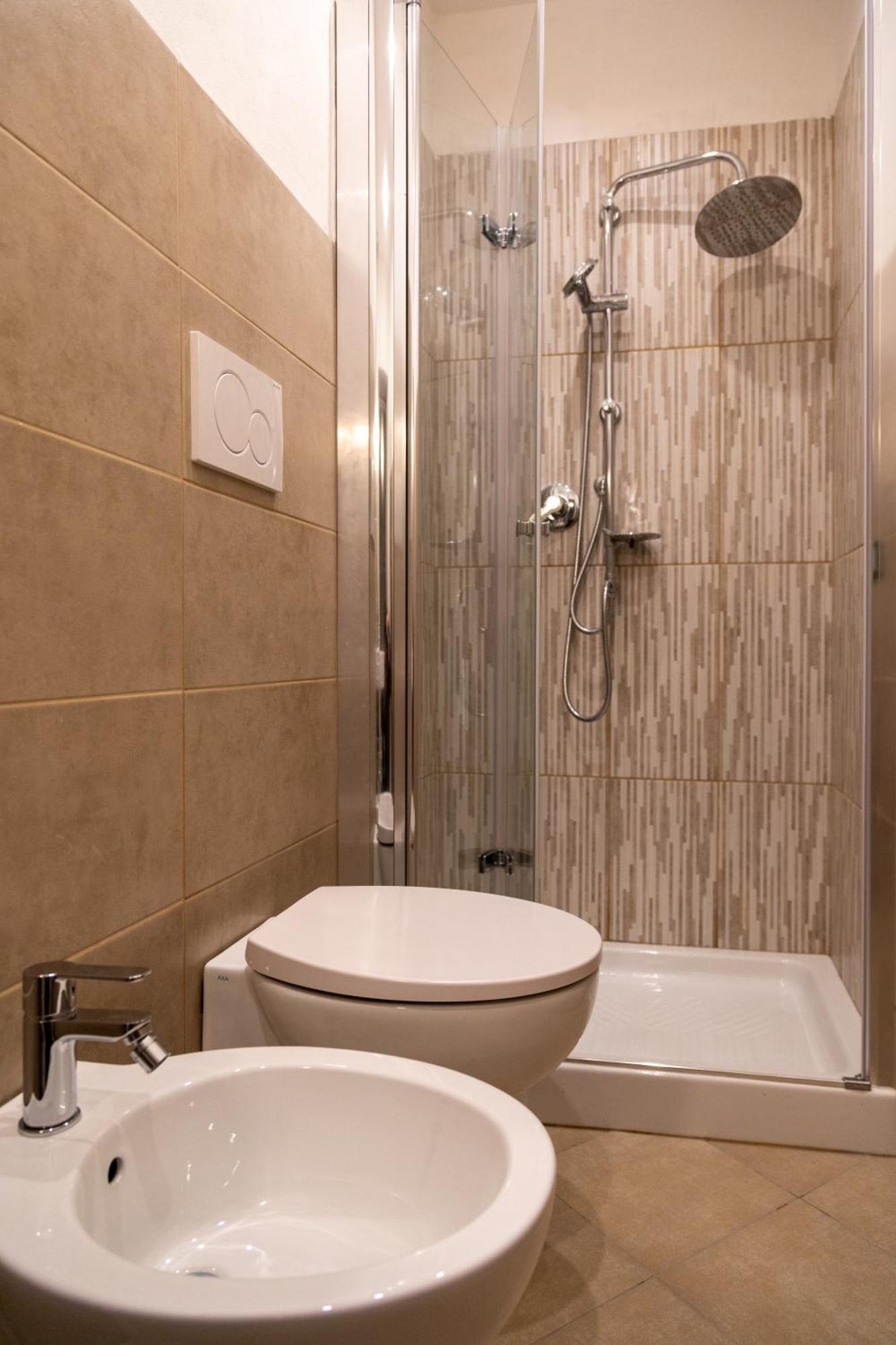 Double or Twin Room Private External Bathroom,799556253:JPEG